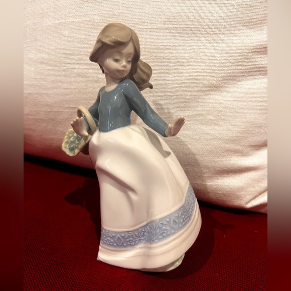 Elegant Blue and White Porcelain Figurine